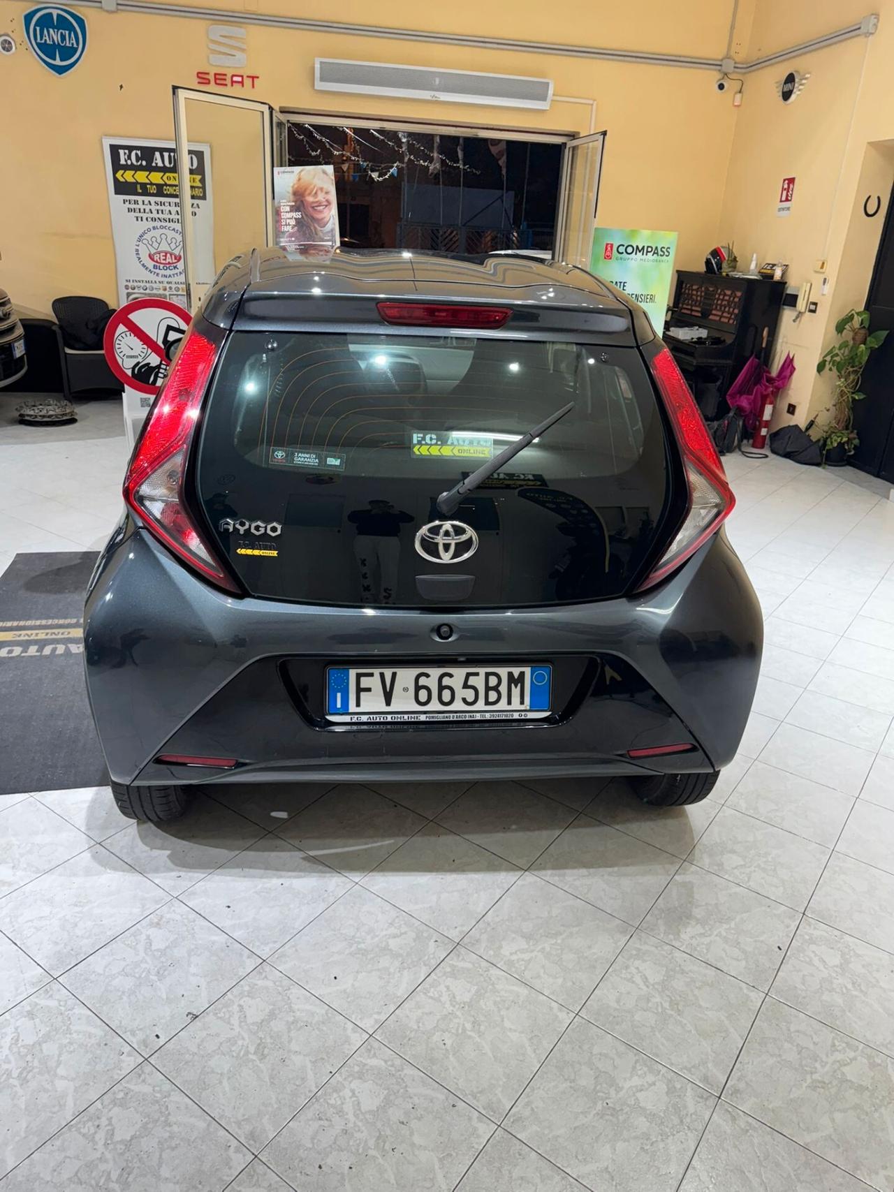 Toyota Aygo 1.0 VVT-i 72 CV 5 porte x-cite (motore con 80.000km con fattura)