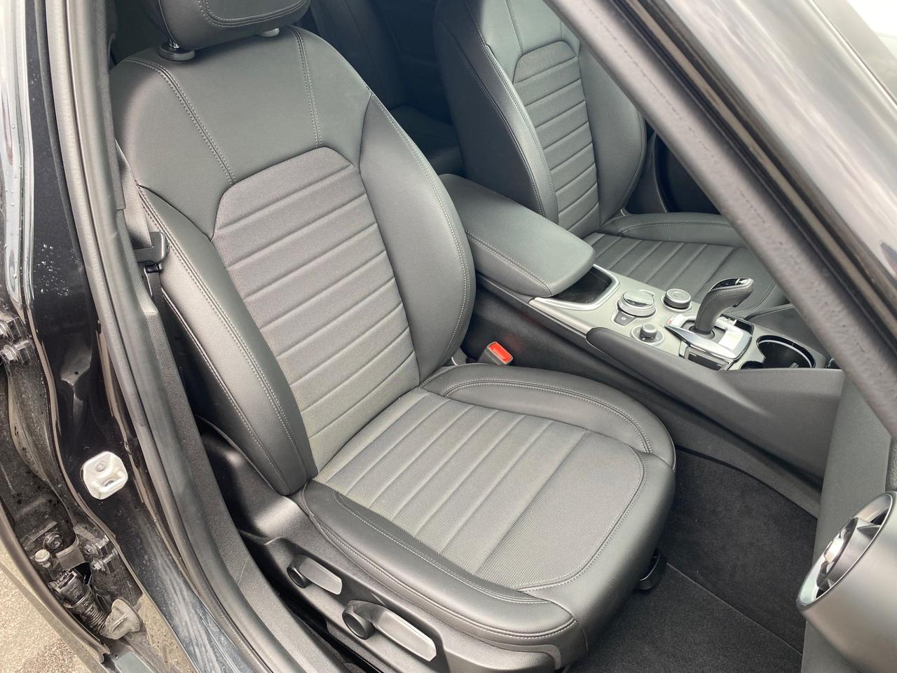Alfa Romeo Giulia 2.2 190 CV AT8 Sprint Total Black
