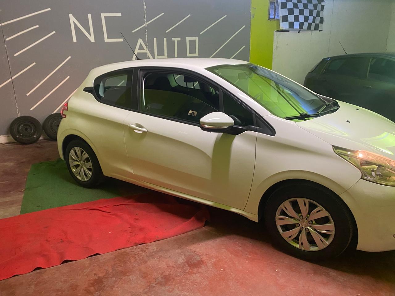 Peugeot 208 1.4 HDi 68 CV 3 porte Allure