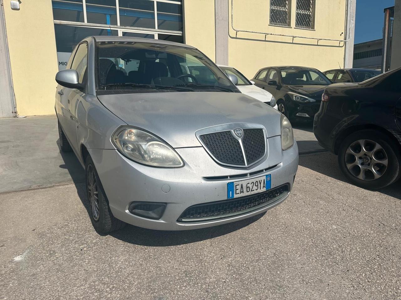 Lancia Ypsilon 1.3 DIESEL 2010 160.000km