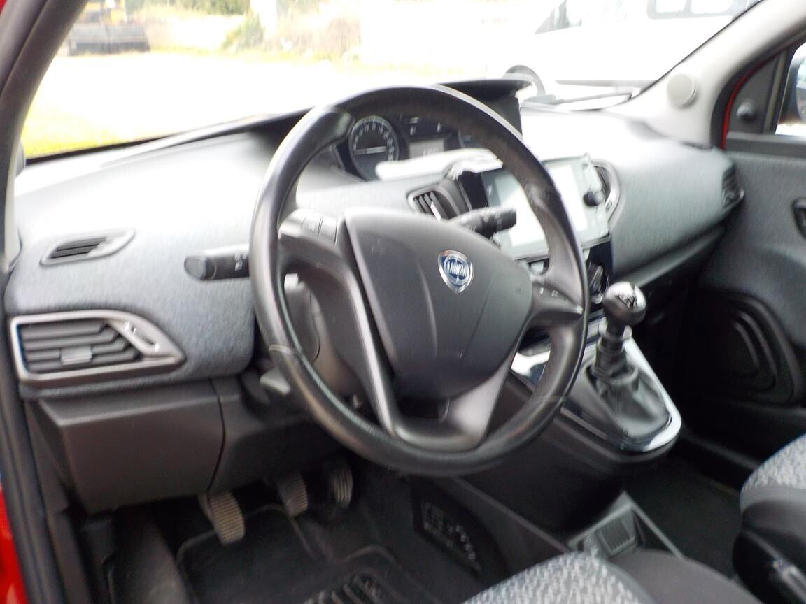 Lancia Ypsilon 1.0 FireFly 5 porte S&S Hybrid Ecochic Silver