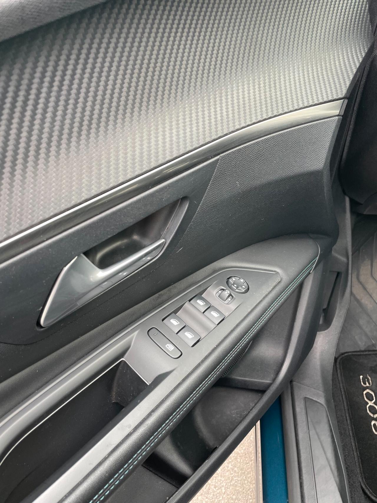 PEUGEOT 3008 BlueHDi 130 S&S EAT8 ALLURE