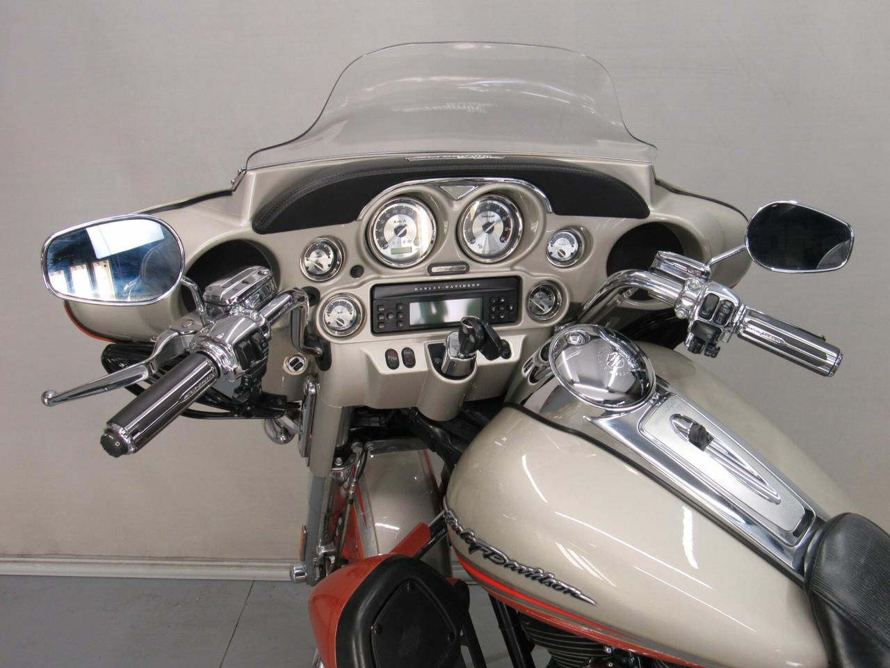 Harley-davidson CVO Ultra Classic Electra Glide SCREAMING EAGLE
