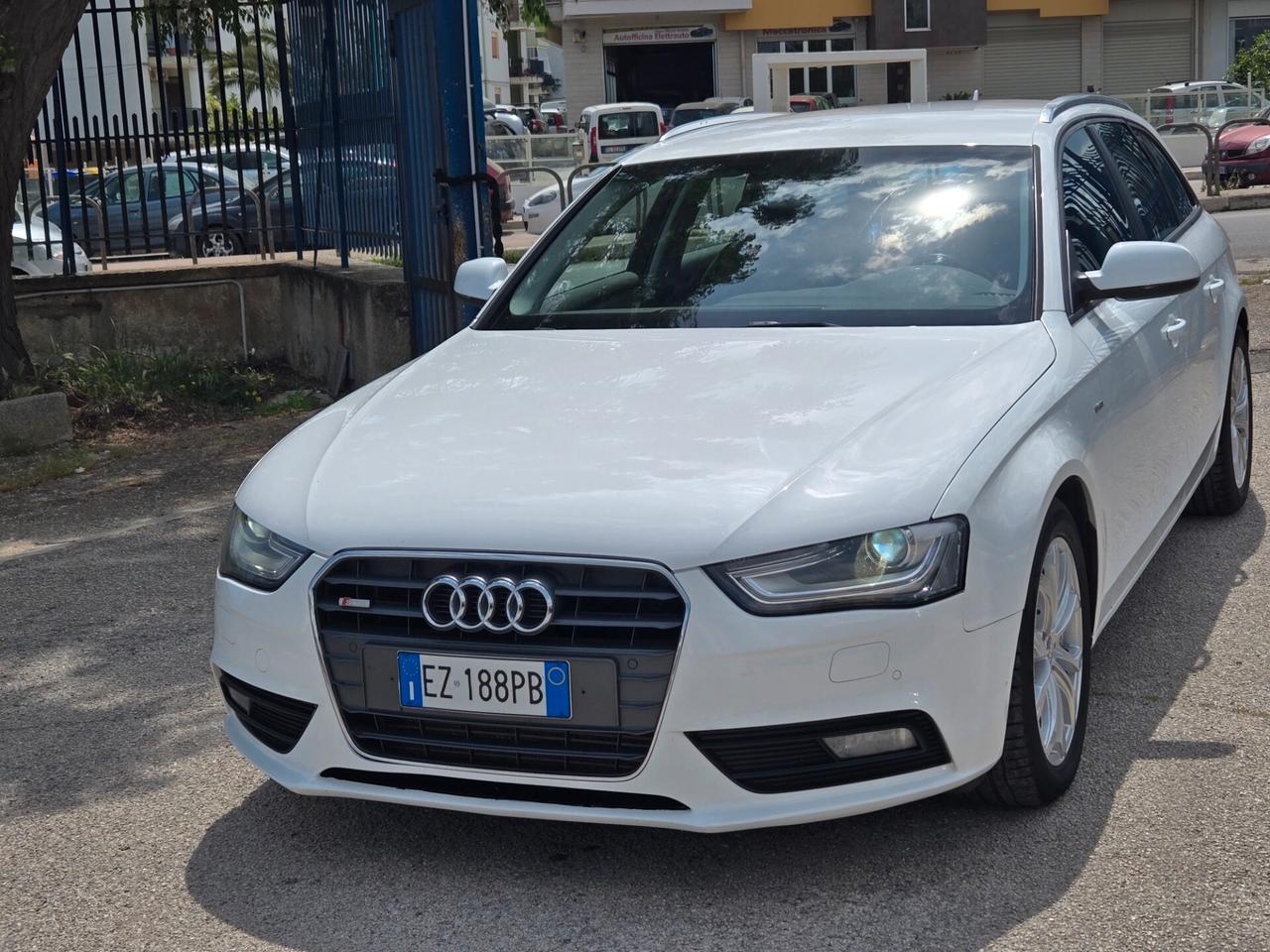 Audi A4 Avant 2.0 TDI 143CV del 2012 gancio traino omologato