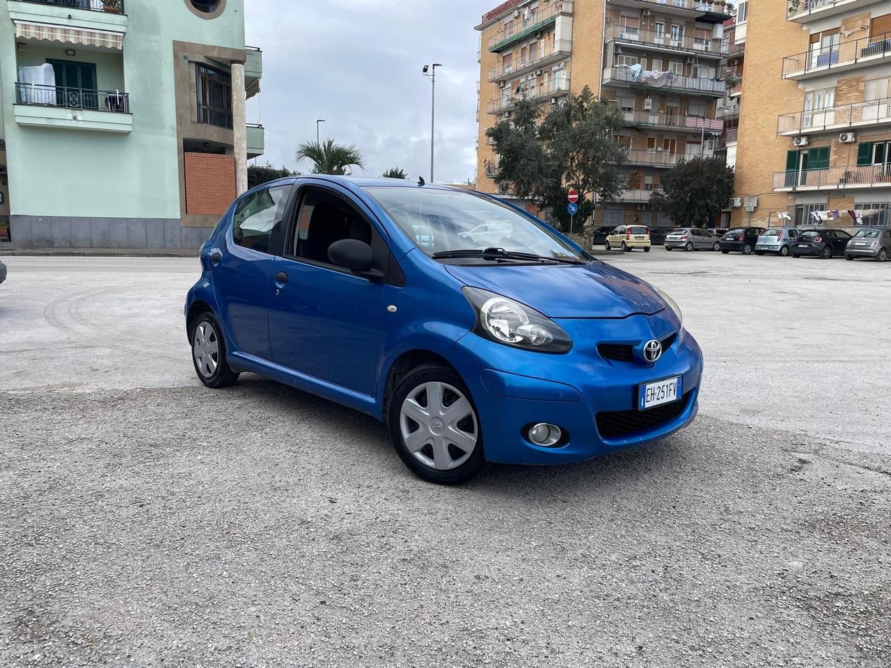 Toyota Aygo 1.0 12V VVT-i 5 porte Now Connect