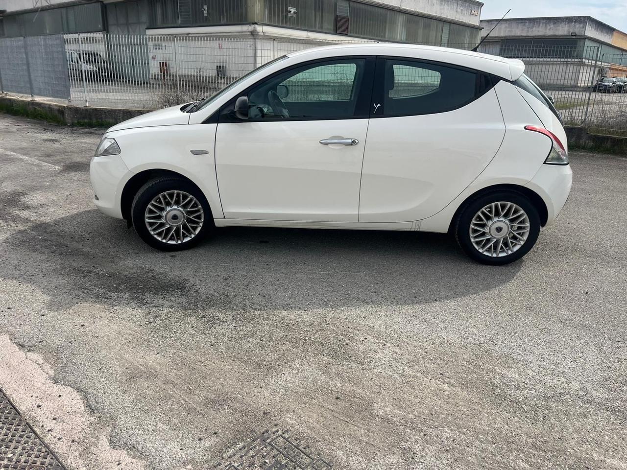 Lancia Ypsilon 1.2 Platinum 99000 km GARANZIA 12m
