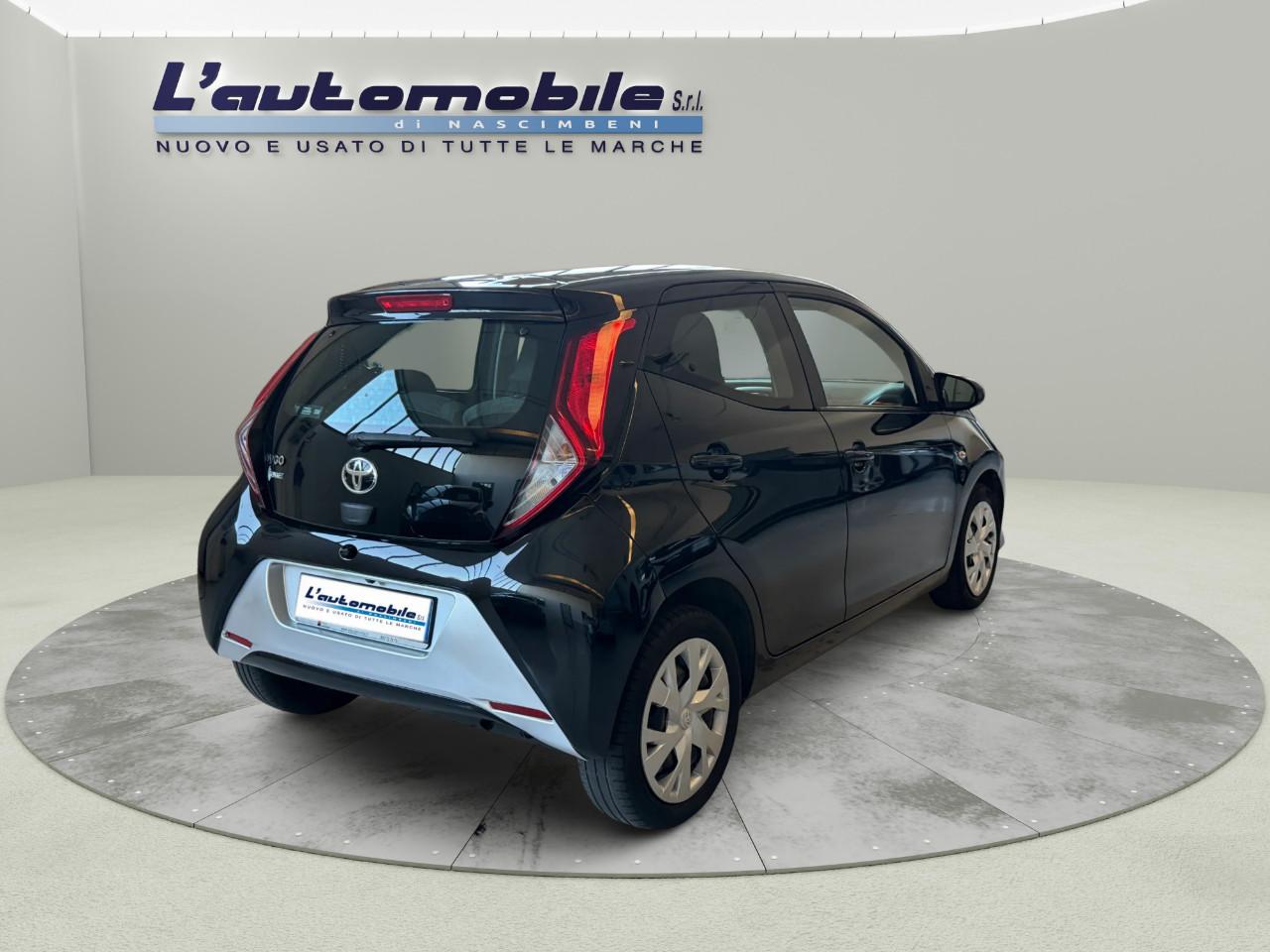 Toyota Aygo 5 Porte 1.0 x-business m-mt 72cv AUTOMATICA