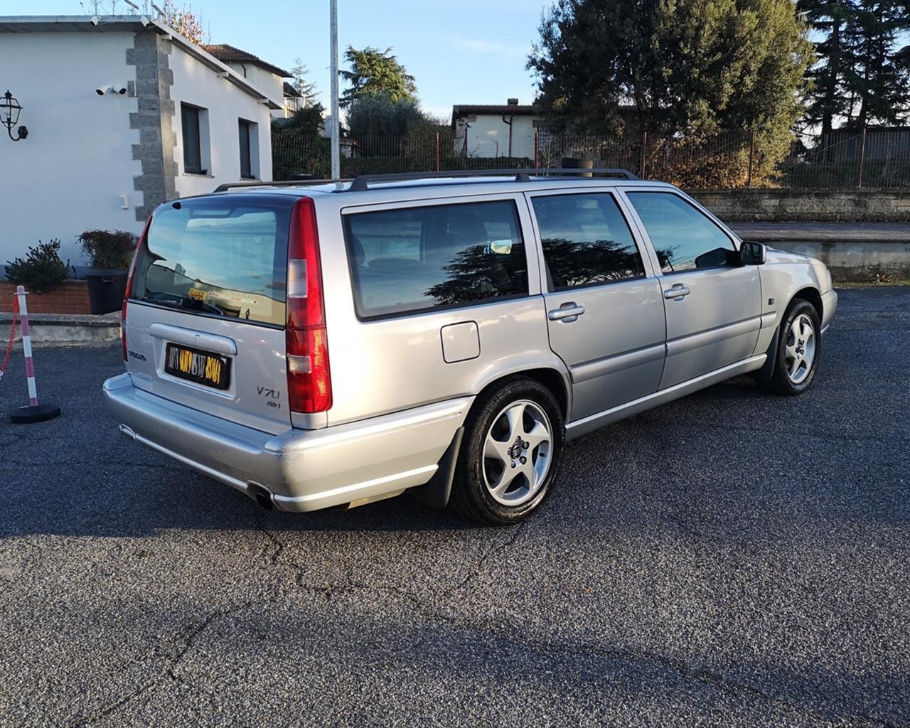 Volvo V70 2.0 turbo T5 AWD