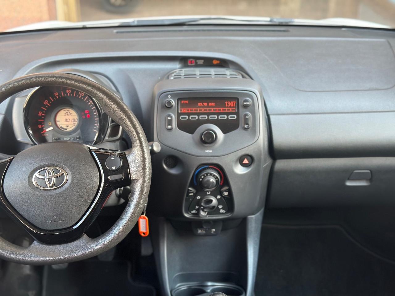 Toyota Aygo Connect 1.0 VVT-i 72 CV 5 porte x-play