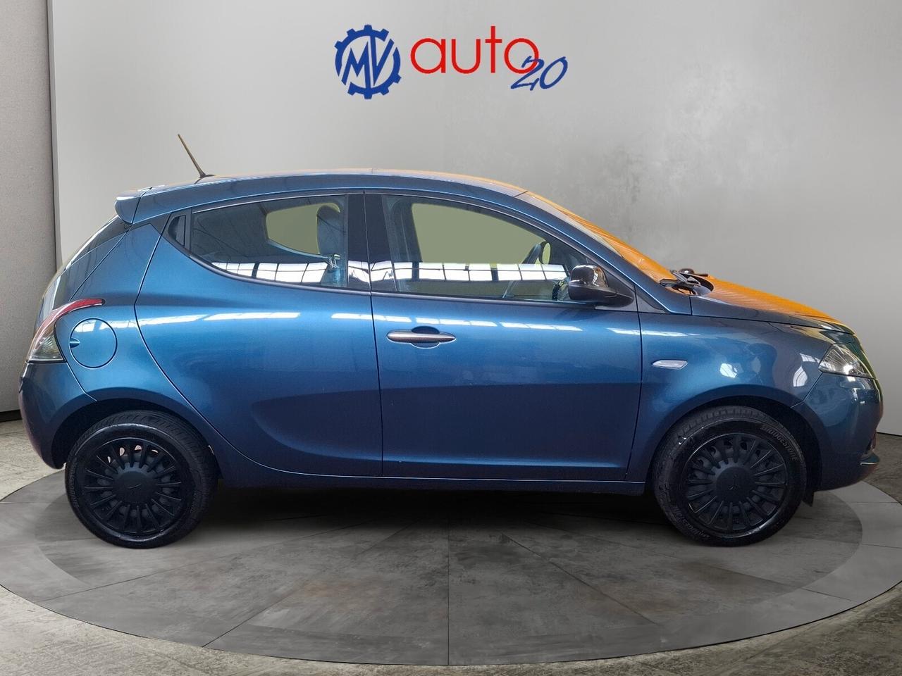 Lancia Ypsilon 1.0 FireFly 5 porte S&S Hybrid Ecochic Silver