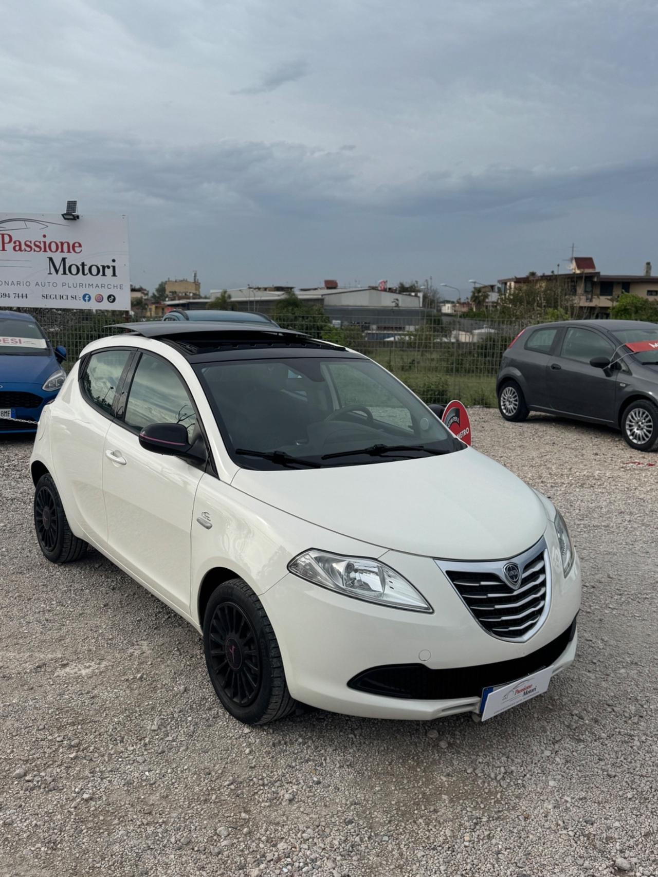 Lancia Ypsilon 1.2 69 CV Elefantino rosa tetto apribile
