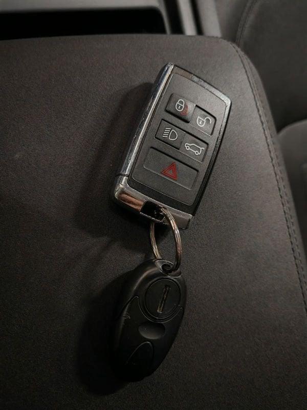 Land Rover Defender 110 3.0D I6 200 CV AWD Auto S