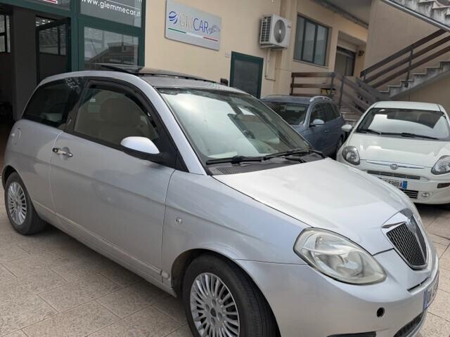 Lancia Ypsilon 1.4 16V Platino