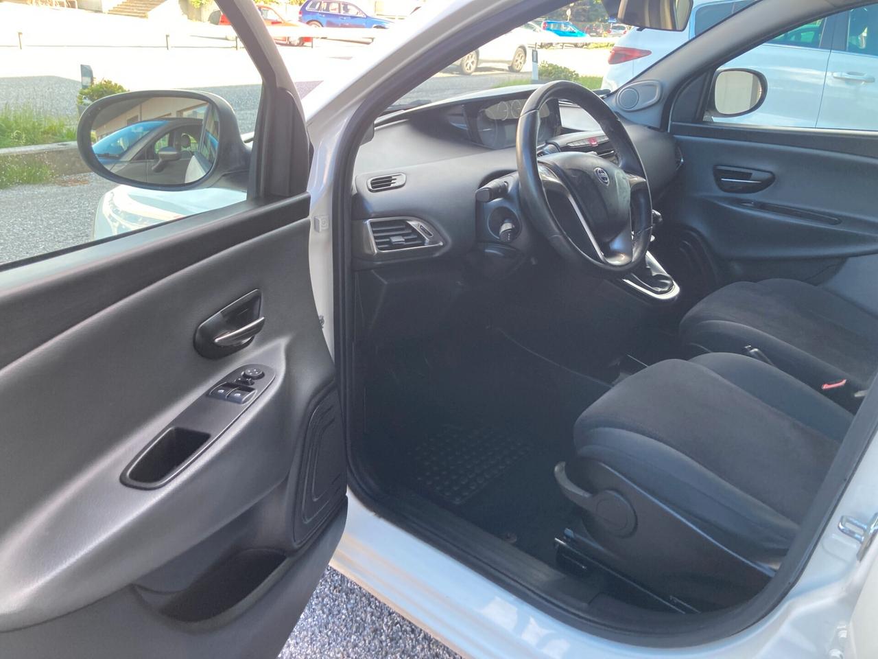 Lancia Ypsilon 1.2 69 CV 5 porte S&S Silver