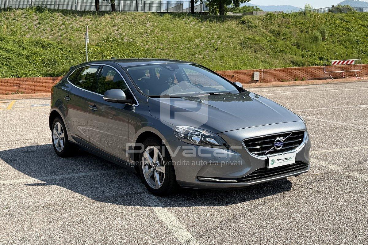 VOLVO V40 D3 Momentum