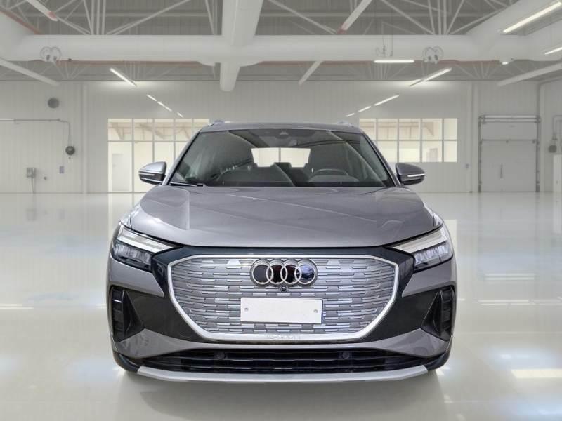AUDI Q4 40 e-tron Business Advanced