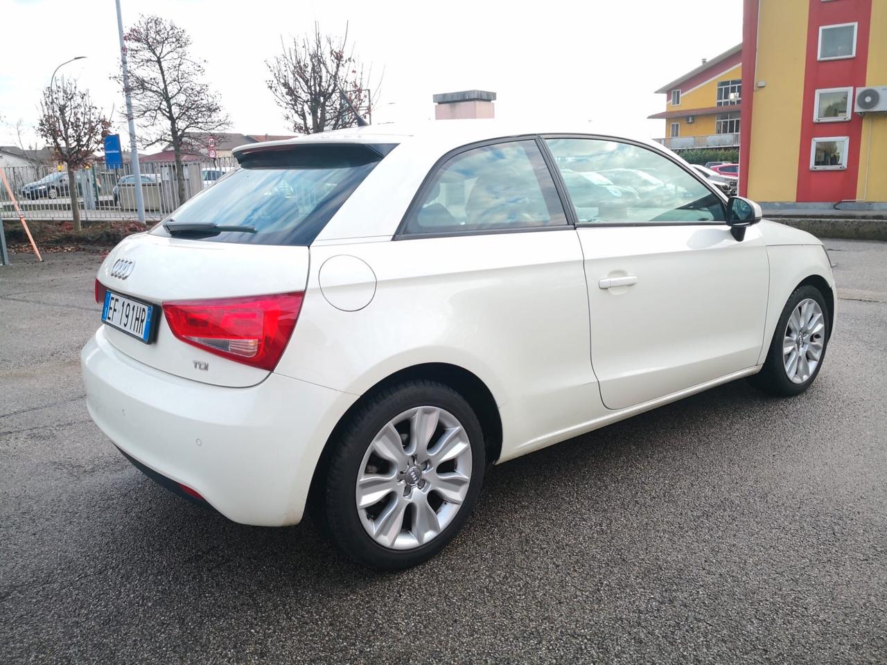 Audi A1 1.6 TDI 105 CV ***NEOPATENTATI***CIELO SCOLLATO***