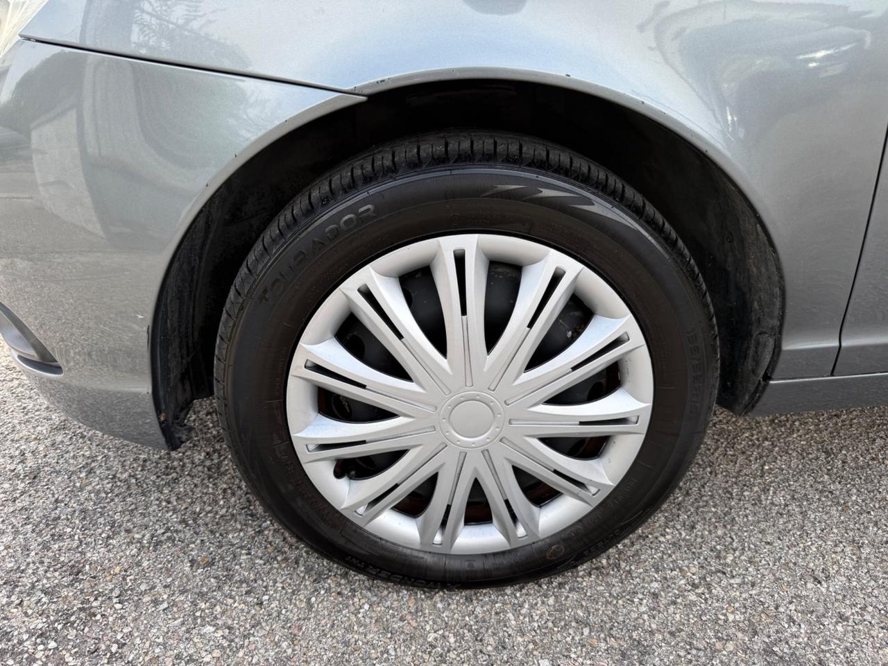 Lancia Ypsilon 1.3 MJT 75 CV Argento
