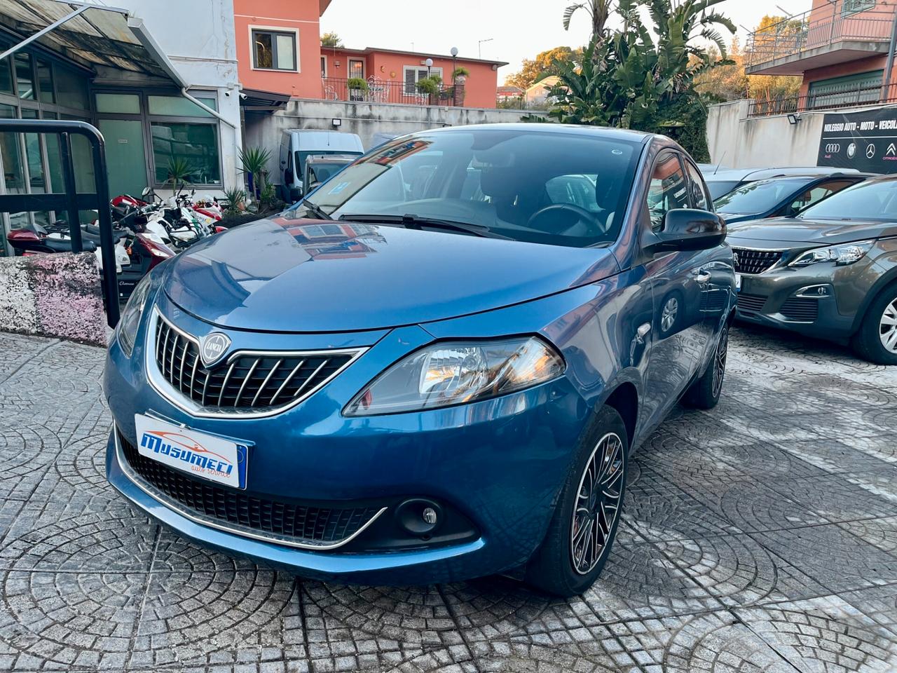 Lancia Ypsilon 1.0 FireFly S&S Hybrid Ecochic Gold Tua a soli 265€