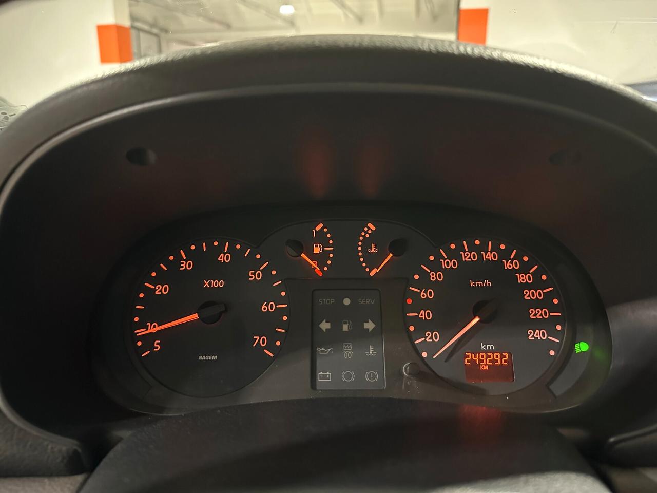 Renault Clio 1.2 BENZINA - DISTRIBUZIONE FATTA A 200.000KM