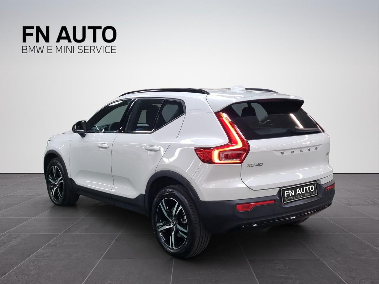 Volvo XC40 B3 automatico Plus Dark