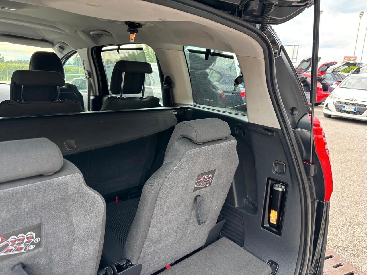 Peugeot 5008 1.6 Diesel 7 Posti Neopatentati