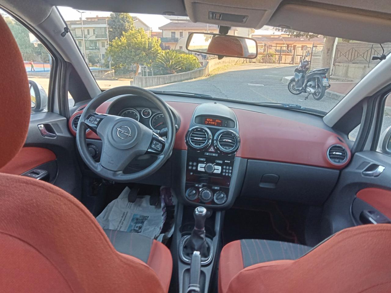 Opel Corsa 1.2 5 porte Club 2010