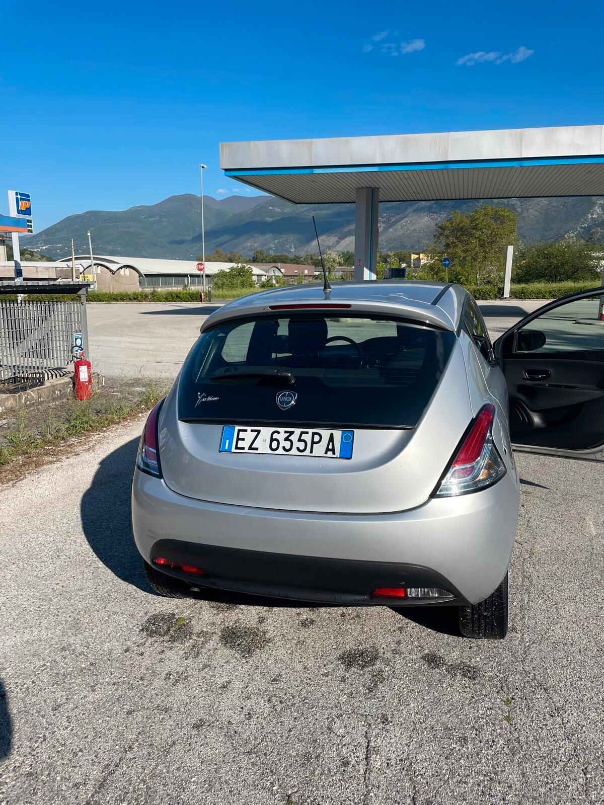 Lancia Ypsilon 1.2 69 CV Unyca