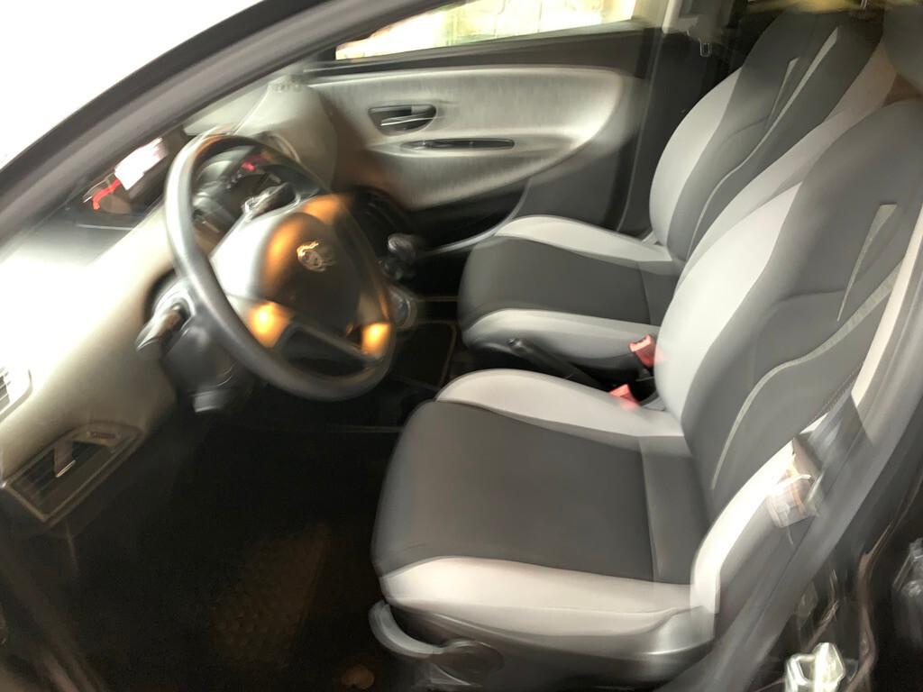 Lancia Ypsilon 1.2 69 CV 5 porte S&S Silver