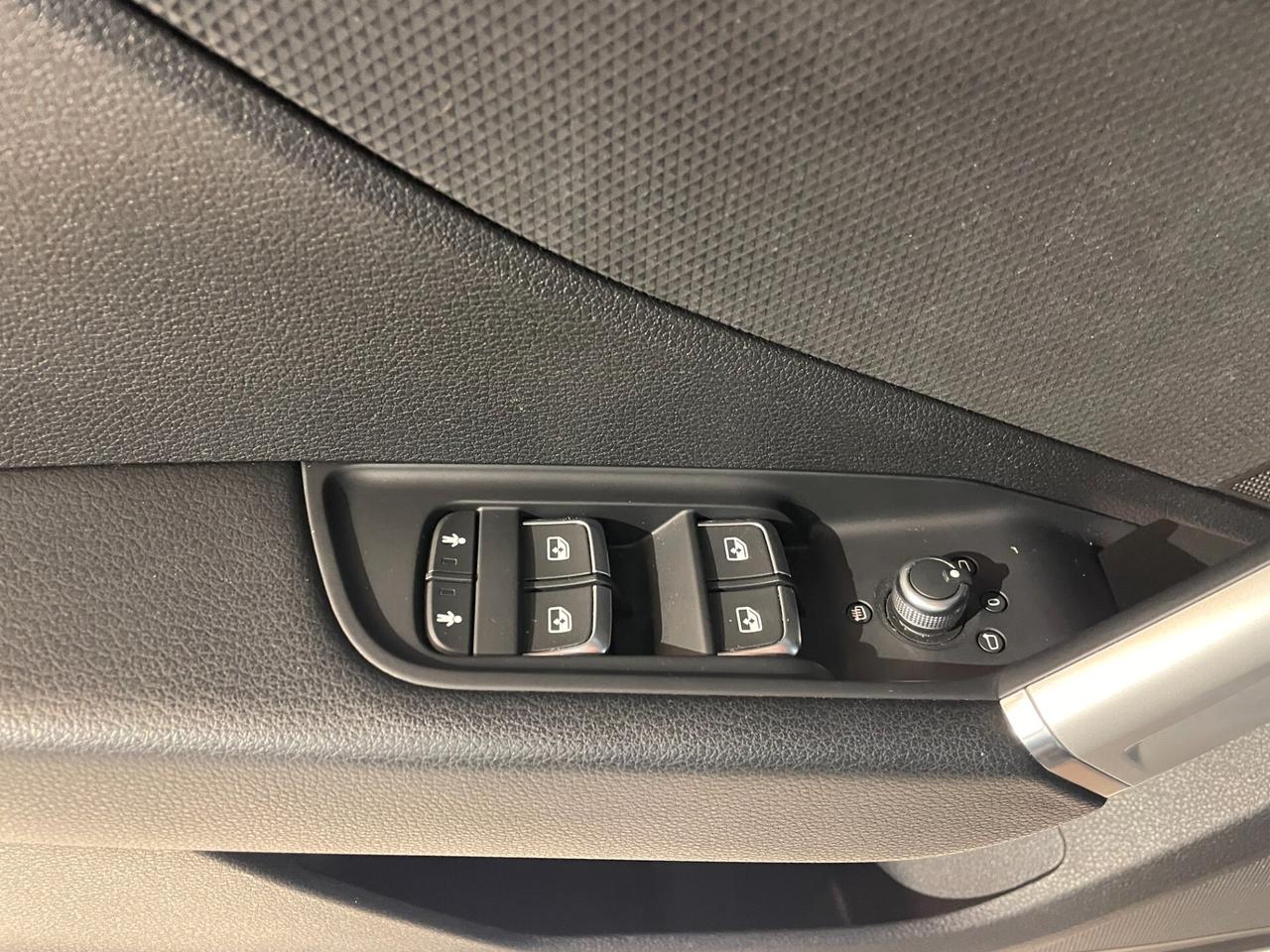 Audi Q2 35 TDI S tronic Identity Black
