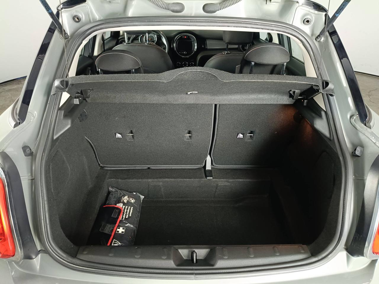 MINI Mini IV F55-F56 2014 - Mini 1.5 Cooper D Business 5p auto