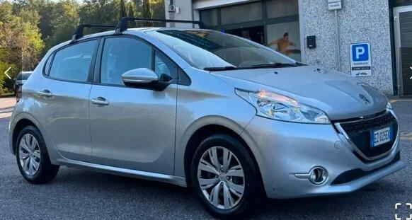 Peugeot 208 1.4 HDi 68 CV 5 porte Allure