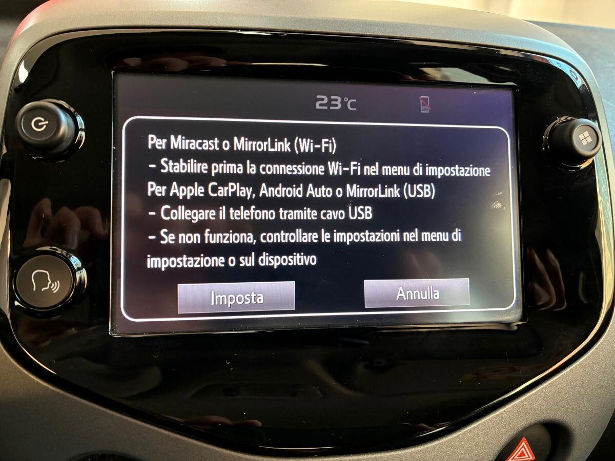 Toyota Aygo Connect 1.0 VVT-i 72 CV 5 porte x-clusiv red style