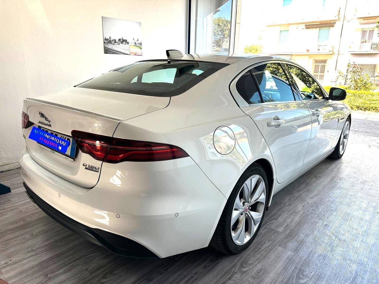 Jaguar XE 2.0 D 180 CV aut. SE