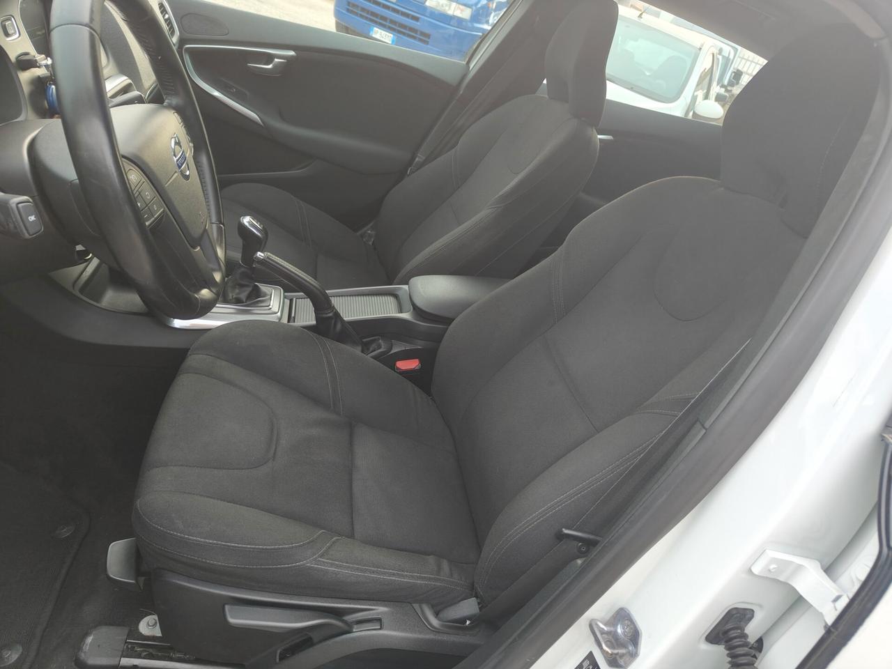 Volvo V40 D2 1.6d summum