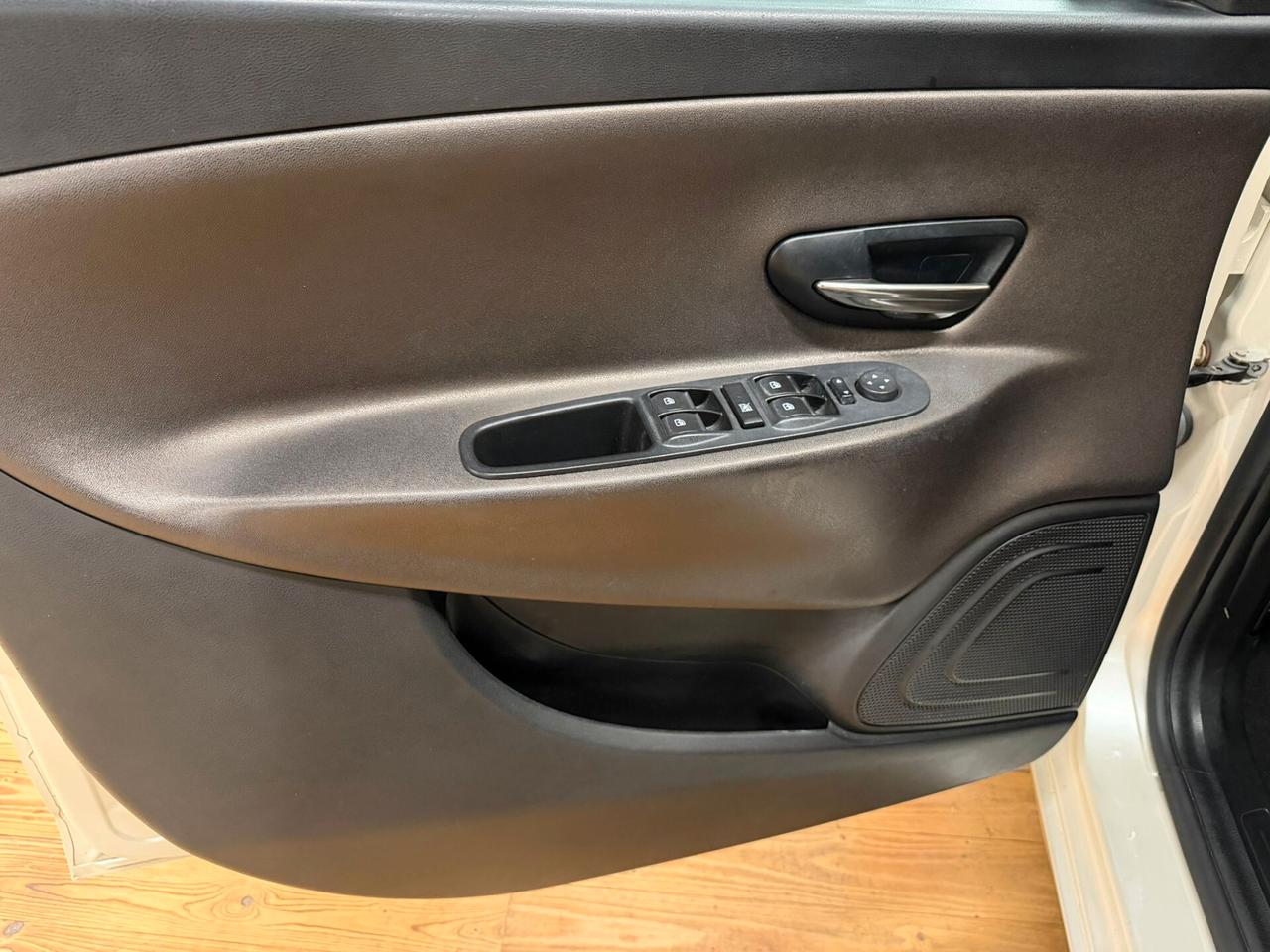 Lancia Ypsilon 0.9 TwinAir 85 CV 5 porte S&S DFN Platinum GPL