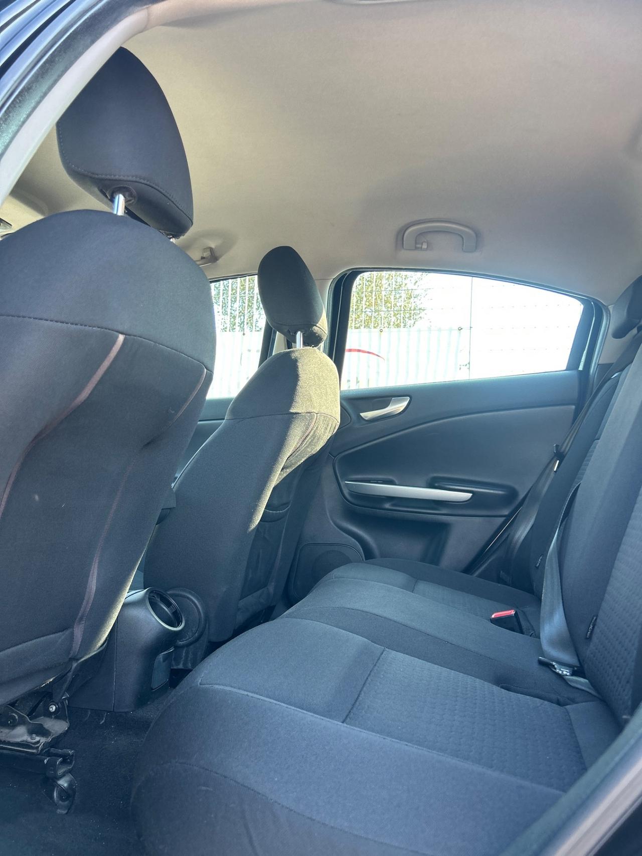 Alfa Romeo Giulietta 1.6 JTDm 105 CV Distinctive-2012