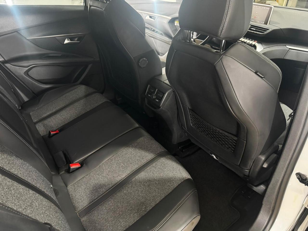 Peugeot 3008 BlueHDi 120 S&S Allure