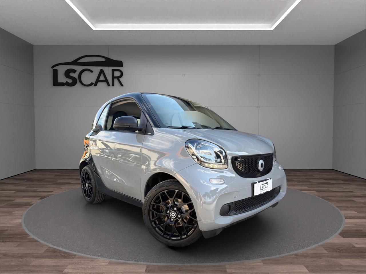 Smart forTwo 0.9 turbo Passion 90cv - Unico proprietario - Cerchi in lega - Luci Led - Tetto panoramico - Schermo Smart - Volante multifunzione - Sedili regolabili in altezza - Bracciolo centrale