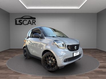 Smart forTwo 0.9 turbo Passion 90cv - Unico proprietario - Cerchi in lega - Luci Led - Tetto panoramico - Schermo Smart - Volante multifunzione - Sedili regolabili in altezza - Bracciolo centrale