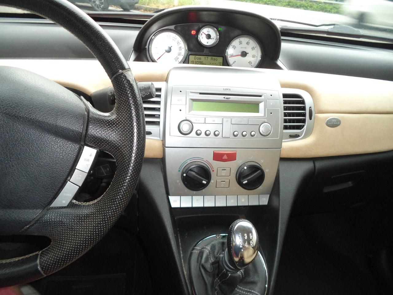 Lancia Ypsilon 1.2 Platino OK NEOPATENTATI 5 POSTI
