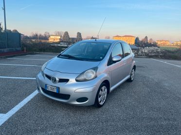 Toyota Aygo 1.0 12V VVT-i 5 porte Sol Connect Red Edition NEOPATENTATI