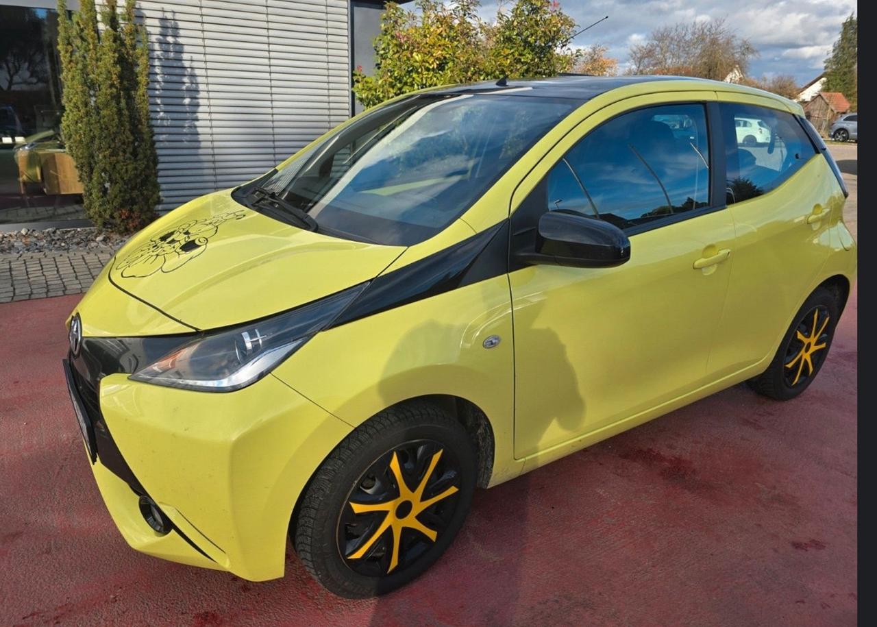 Toyota Aygo 1.0 VVT-i 69 CV 5 porte x-play MMT