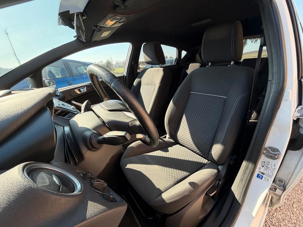 Ford Fiesta Cambio Automatico Black & White