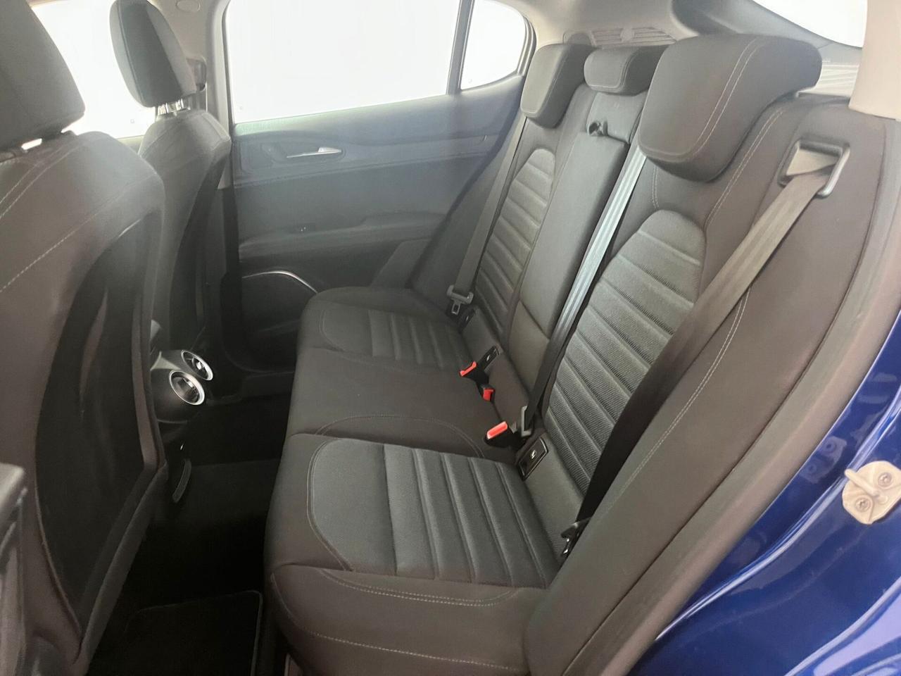 Alfa Romeo Stelvio 2.2 Turbodiesel 160 CV AT8 RWD Business ( Autocarro )