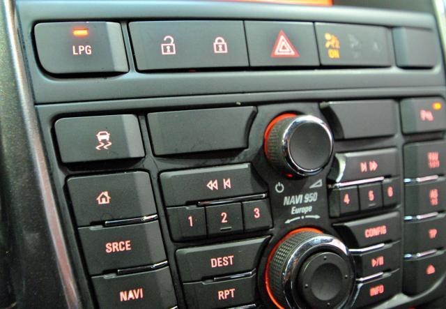 Opel Astra Astra IV 2010 5p 1.4 t Cosmo Gpl-tech 140cv