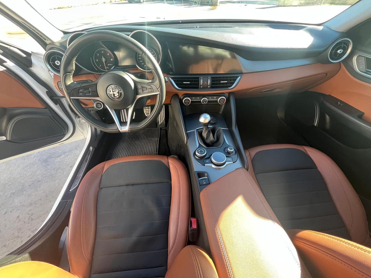 Alfa Romeo Giulia 2.2 Turbodiesel 180 CV AT8 Business Sport Launch Ed.