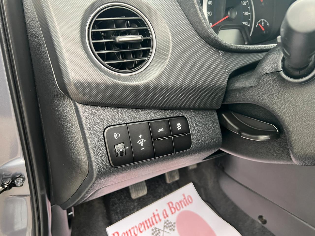 Hyundai i10 1.0 LPGI Econext Login GARANZIA