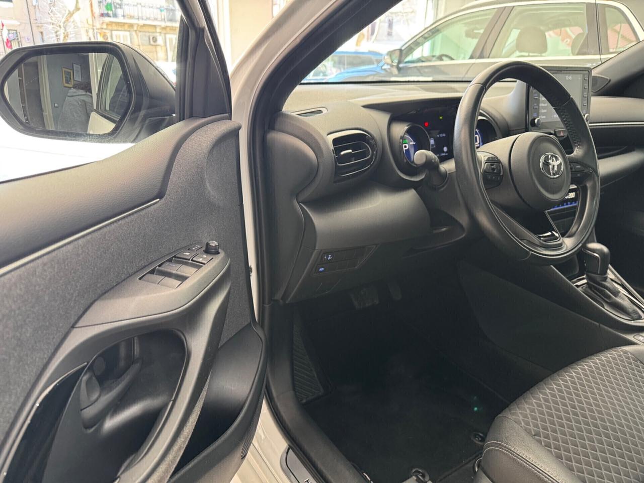 Toyota Yaris 1.5 Hybrid Lounge Aziendale