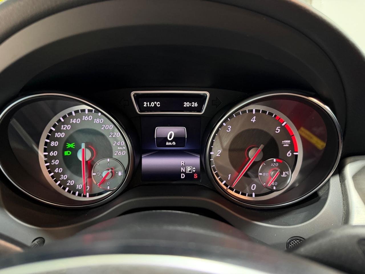 MERCEDES GLA 200D PREMIUM *NIGHT EDITION 4MATIC